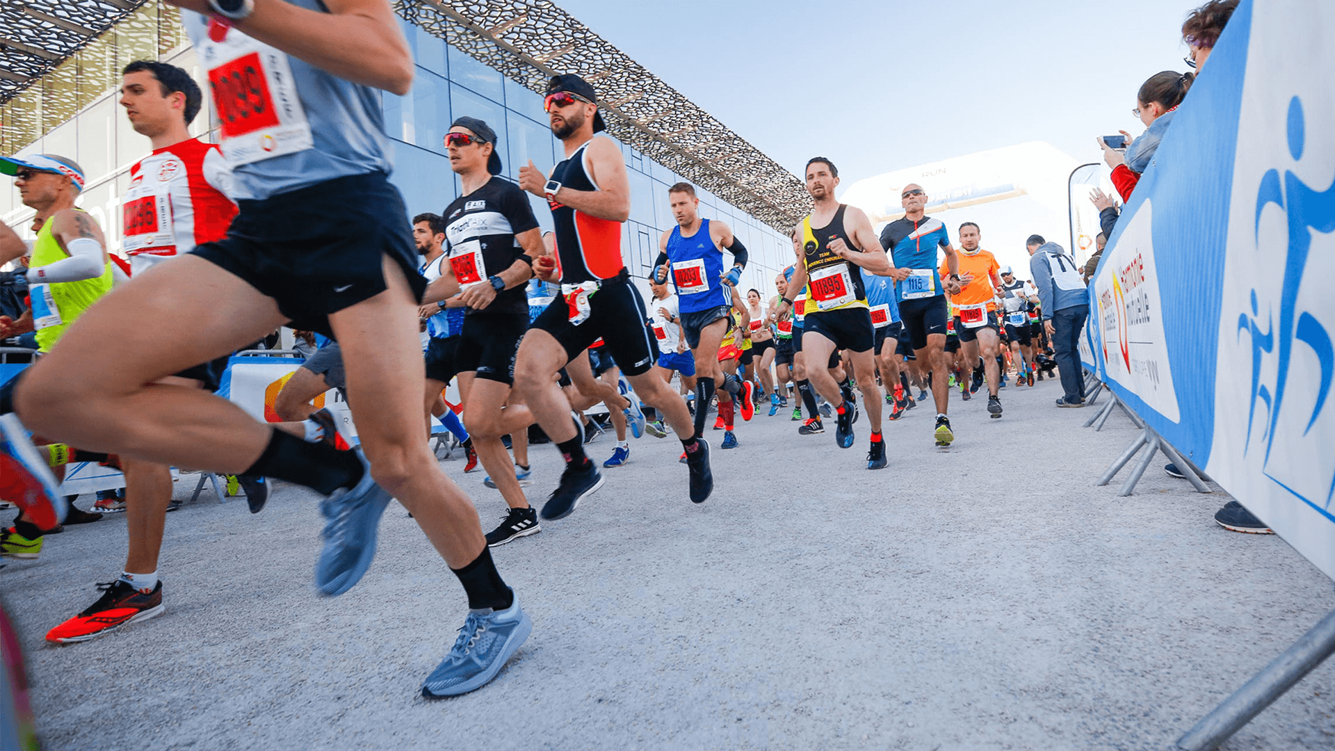 plusieurs coureurs d'un Run In by ASO